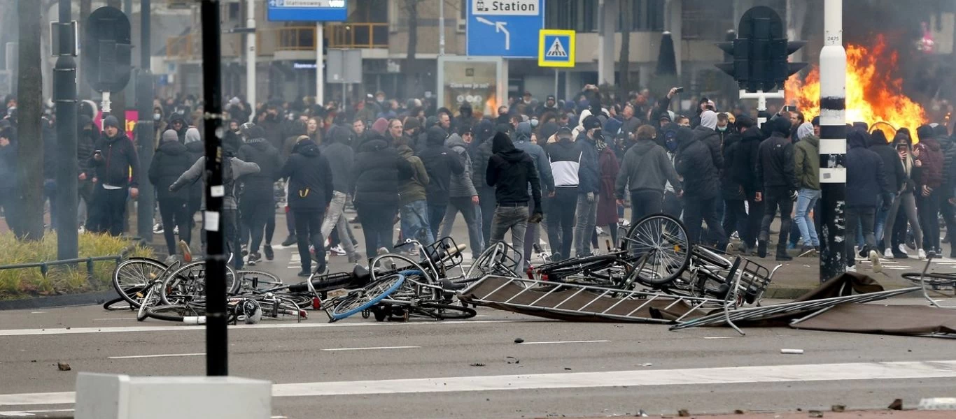 Νέα νύχτα χάους στην Ολλανδία: Διαδηλώσεις σε Ελλάδα, Ιταλία και Αυστρία - Οι Ευρωπαίοι απαιτούν την ελευθερία τους